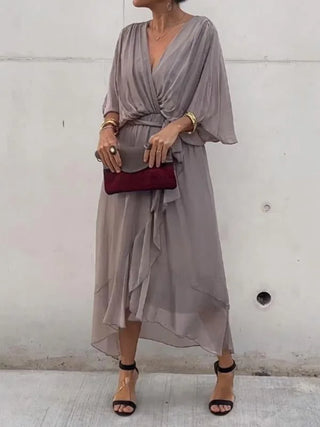 Louisa – Robe en chiffon avec décolleté en v