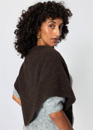 Écharpe triangle en maille — marron foncé